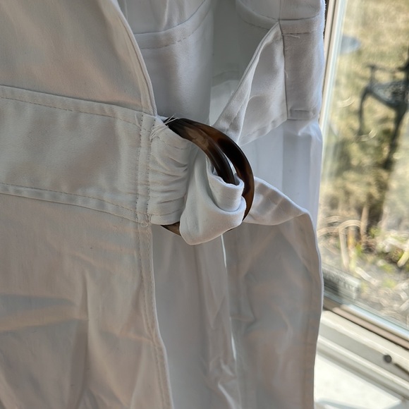 London times women’s size 16. Falls at the mid lower leg. Beautiful white. - Picture 3 of 8